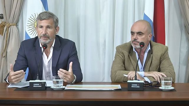 El gobernador y Gastón Bagnat el titular de la Caja de Jubilaciones presentan un informe sobre la reducción del déficit y proyectos