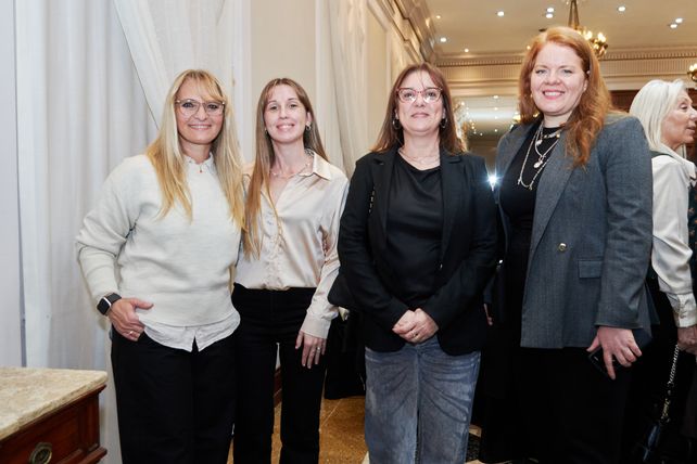 Alejandra Tarabella, Verónica Francescutti, Carina Ayub y Fernanda Catellani  