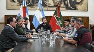 Distintas dependencias de la Municipalidad realizaron un estado de situación por la crecida del río.