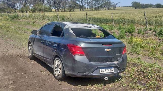 Un trabajador de la comuna de Margarita pasó por un camino rural, vio un auto a medio incendiar y apagó el fuego. En su interior estaba el cuerpo del policía.