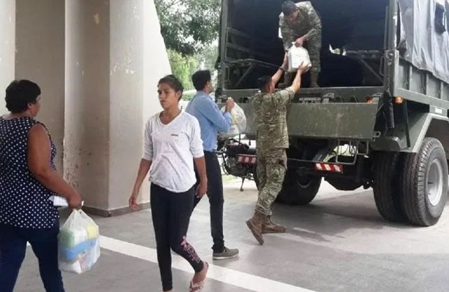 Imagen del regreso a casa de las familias evacuadas por el temporal