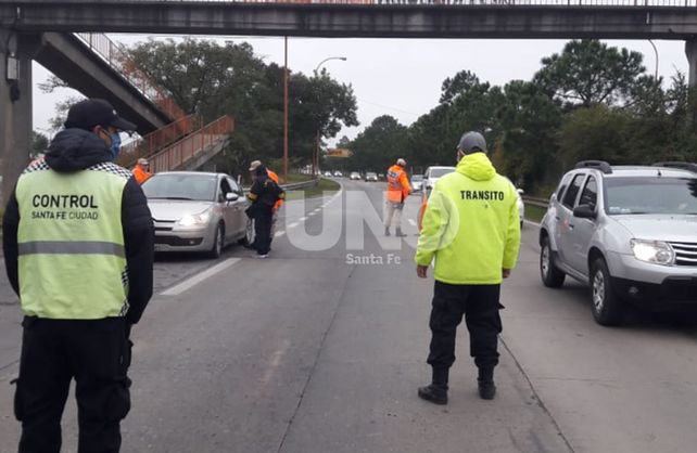 Estrictos. Son los controles de circulación que se ejecutan en los ingresos a la ciudad de Santa Fe