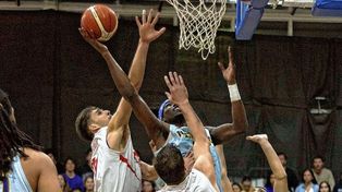 Iván Basualdo, pivote de Unión, llega en alza al quinto punto de la serie contra Hispano Americano.