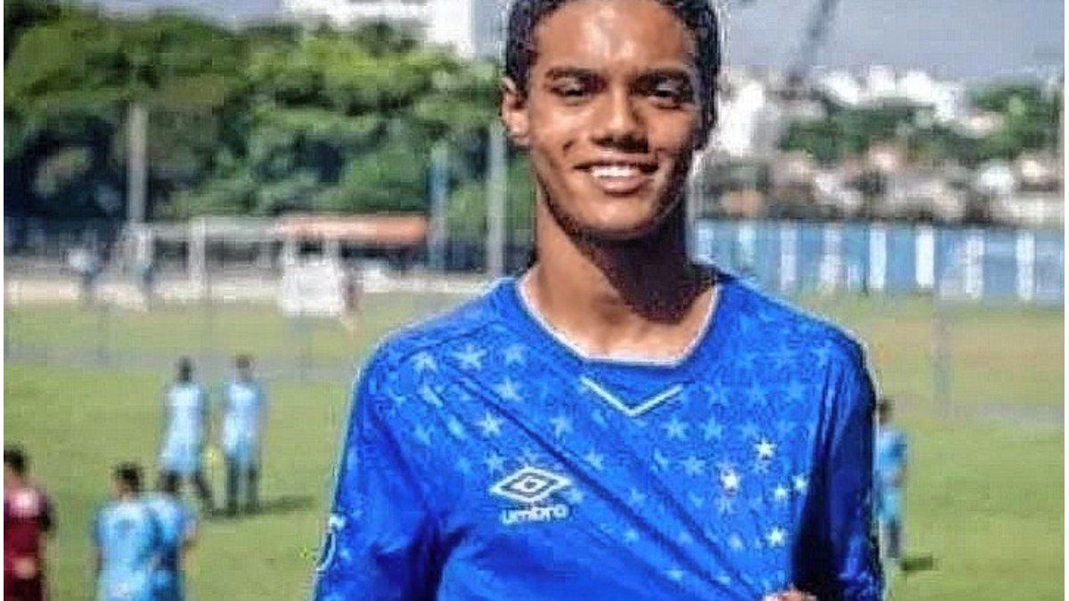 El Hijo De Ronaldinho Está Aprueba En Barcelona