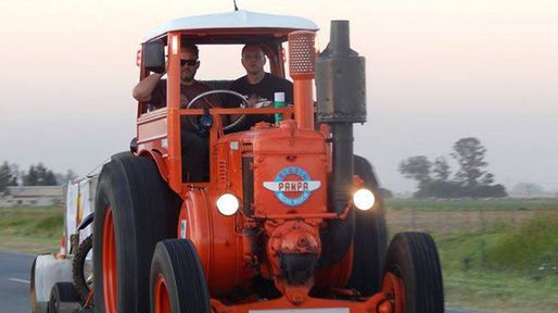 El tractor Pampa ya recorrió el 50% de la primera etapa de viaje