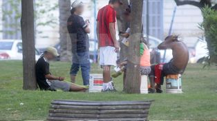 Cuidacoches: una actividad marginal que exige regulación en la ciudad
