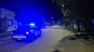 Terror en Santo Tomé: asaltaron a un remisero de 69 años y manejó varias cuadras con el ladrón colgado del cuello