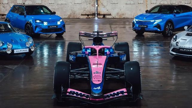 Alpine presentó el A526 con el que correrá Colapinto este año en la Fórmula 1. La presentación se llevó a cabo en un lujoso crucero en Barcelona.
