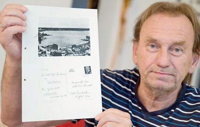 Doloroso.  Günter Zettl muestra la carta censurada por la Stasi.