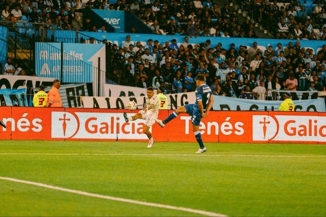 Aldosivi luchó pero cayó ante Racing. Para Newells fue una bocanada de oxígeno.&nbsp;