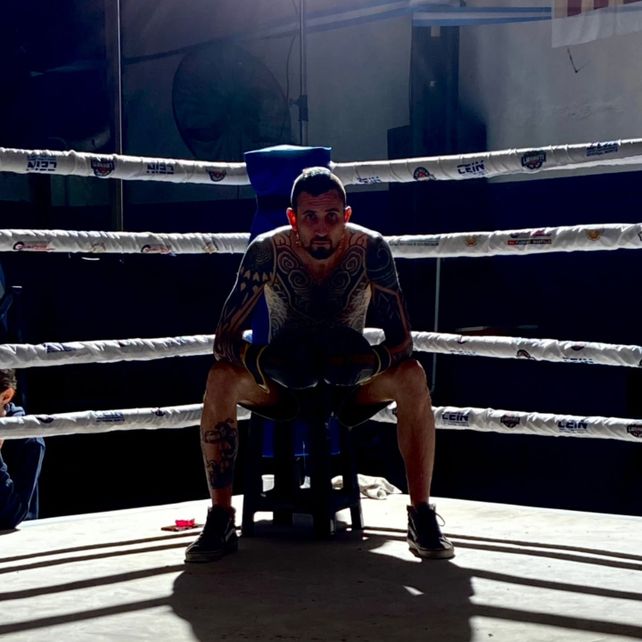 El rosarino Esteban Povrzenic viene de ganar una pelea estelar en Funes y quiere estar en el Mundial.
