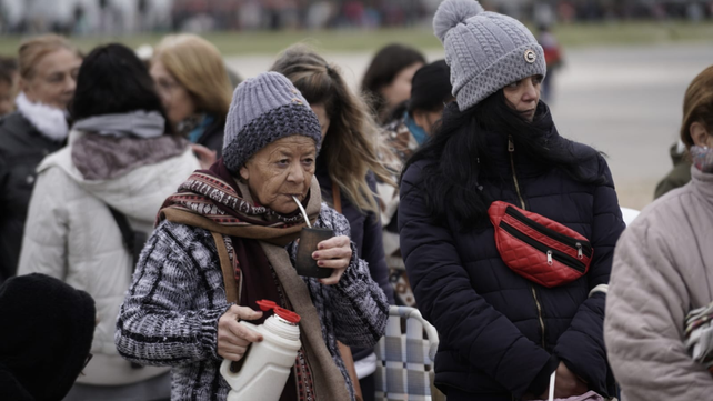 Combatiendo el frío y con el ánimo en alto, los creyentes coparon la ex Rural. 