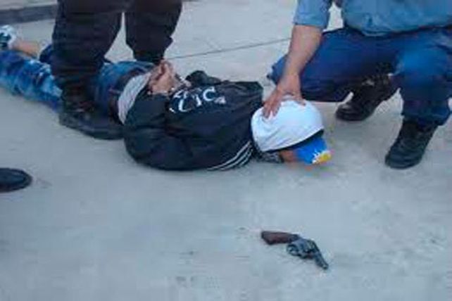 Cayeron dos ladrones luego de robar a una abogada en la ciudad de San Jorge