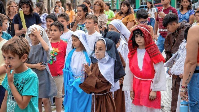 Nuevamente la parroquia Nuestra Señora de La Paz reunió en la plaza a los chicos de la catequesis para compartir una celebración cristiana&nbsp;
