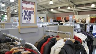 Anticipo de temporada: las tiendas y zapaterías ya exhiben artículos de otoño