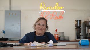 El Rolo, una parrilla rutera escondida en el mercado de una estación de servicio