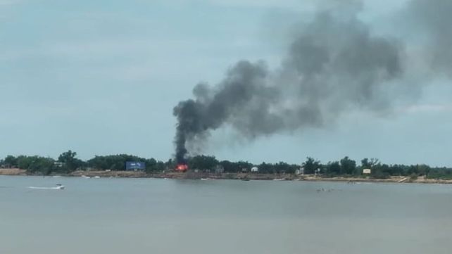 Incendio en un parador de las islas frente a la costa norte rosarina&nbsp;