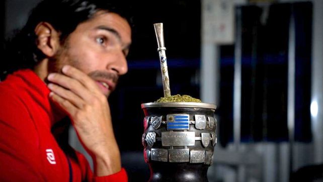 Sebastián Abreu no aguantó ni dos meses sin jugar. Vuelve en el club de su ciudad.