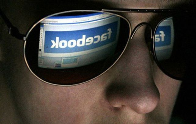 El hombre mantuvo una relación con la víctima a través de la red social
