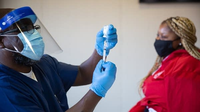 En EEUU no bajan la guardia contra el coronavirus y sus nuevas variantes.&nbsp;