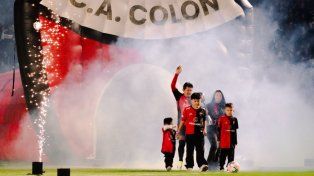 Al corazón del Pulga: el homenaje de Colón que resume una historia de amor y gloria
