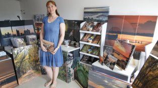 Entrevista con Cynthia Fistraiber, fotógrafa. Abuelo contador y modelo. Miedo a la cámara y celular. Lo urbano y los paisajes. Fotografía, decoración e ideas.