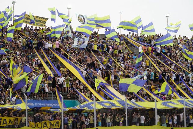 Los hinchas de Central coparon el Unico de San Nicolás.