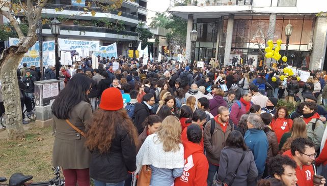 La multisectorial contra el tarifazo concentró en Plaza Pringles.