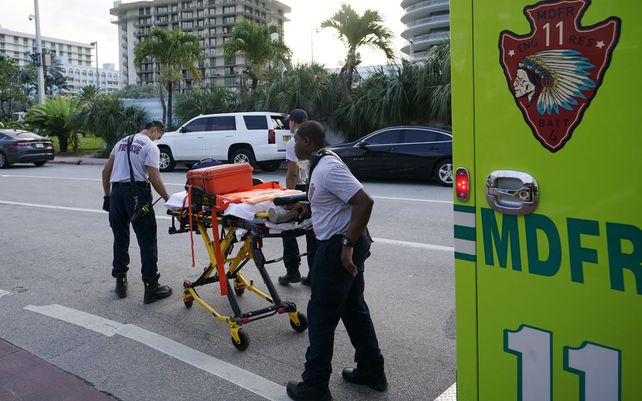 El derrumbe de un edificio en Miami en imágenes