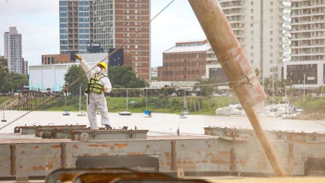 Desde el puerto de Santa Fe embarcan 20 mil toneladas de trigo hacia el polo agroexportador: estiman un ahorro del 15% en transporte