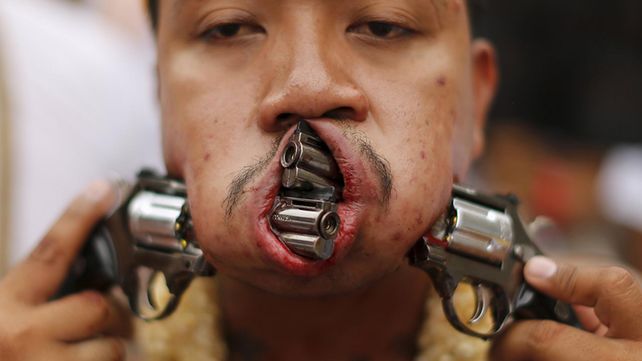 Las postales del extraño festival vegetariano tailandés