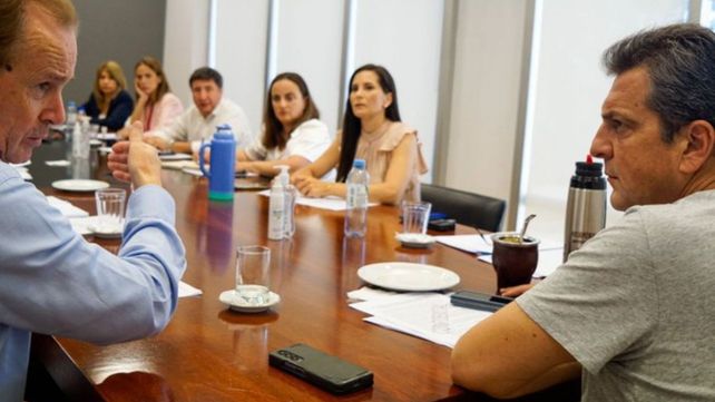 El exprecandidato presidencial Sergio Massa adelantó su regreso a escena tras el mega DNU de Javier Milei (Foto: cuenta de X del periodista @leandrorenou1).&nbsp;