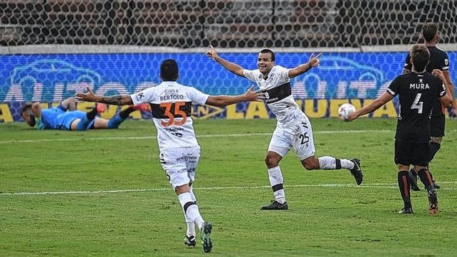 Facundo Curuchet se despidió de Platense rumbo a Cienciano con un emotivo video.&nbsp;