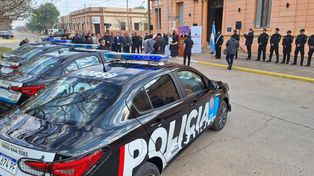 Entrega de nuevos móviles policiales para la ciudad de San Cristóbal y aportes para prevenir el delito