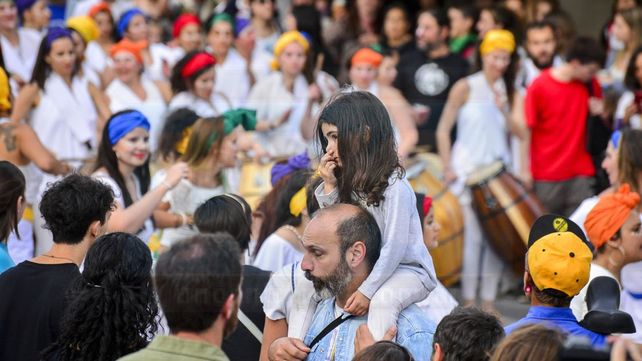 El 15° Contrafestejo pintó el antiguo Barrio del Tambor