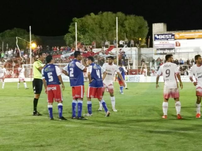 El Decano volvió a la victoria en su casa