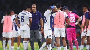 La decepción de los jugadores de Talleres tras el subcampeonato.