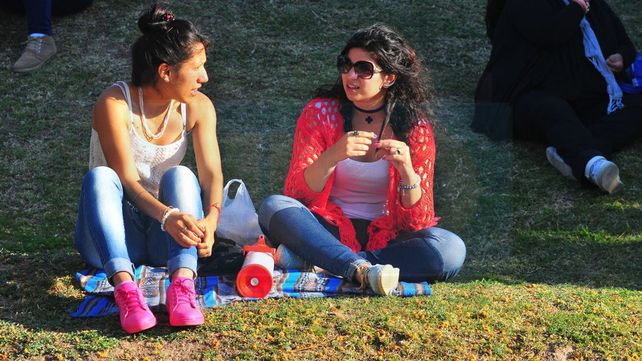 Jornada con cielo algo nublado, vientos leves y una máxima de 25 grados