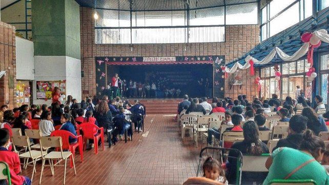 Recorte educativo en Santa Elena deja sin transporte escolar a cientos de estudiantes.
