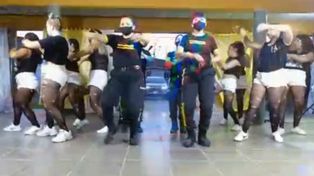 Video: escándalo en el penal Los Hornos con presas y agentes bailando reguetón