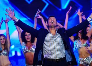 Un obispo recomendó no ver el programa de Tinelli y cargó contra los políticos que hacen el rídiculo