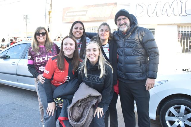 Todo el color de los hinchas de Colón, que coparon el Brigadier López