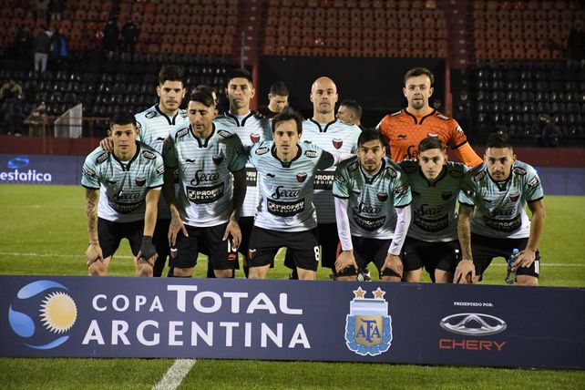 Los 11 que pararía Domínguez en el debut en la Superliga