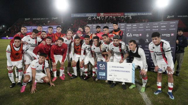 La celebración de Newells cuando le ganó a Deportivo Riestra por Copa Argentina.