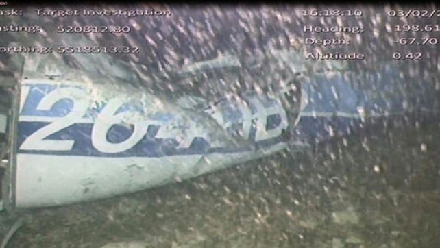 El peor final. Los investigadores británicos confirmaron la existencia de un cuerpo en la aeronave siniestrada.