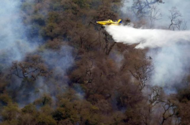 Tucumán. Aeroaplicadores controlaron el incendio en el Cerro San Javier