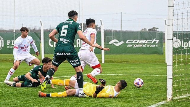 Unión cayó ante Sarmiento y no detiene su caída en Reserva