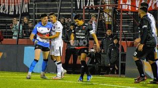 El Pulga Rodríguez y la decisión polémica de ejecutar el penal estando Facundo Farías en cancha.