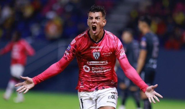 Hoyos está en viaje a Rosario para hacerse la revisión médica y firmar contrato por un año con Newells.