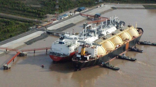 Manuel Adorni dijo que ya se solucionó el pago al buque de gas de Petrobras y comenzó la descarga. Es el invierno más crudo de los últimos 44 años